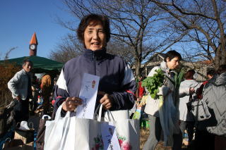 福引きの1等を引き当てた袴田さん