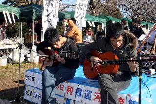 理科大のギター部が演奏