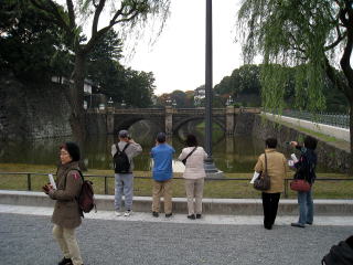 二重橋前での写真