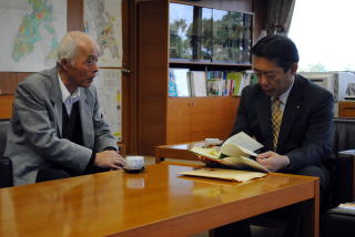 市長室での様子の写真