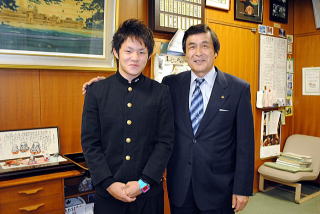 鈴木教育長とツーショットの写真