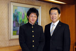 井崎市長とツーショットの写真