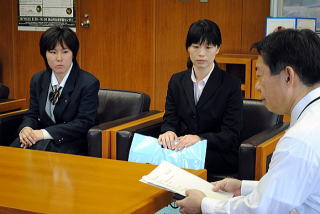 小室可那子さん（右）と斉藤みのりさん（左）