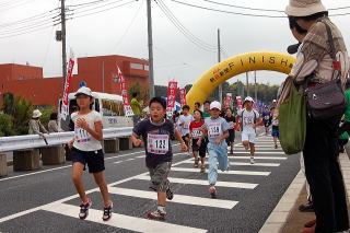 子どもから大人まで2000人が参加