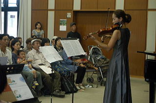 ヴァイオリンの野原圭子さんの写真