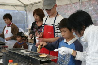 せんべい焼き体験の写真