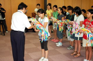 今年集まった折り鶴は10万羽