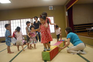 橋渡りごっこの写真