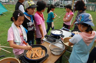 朝食作りの様子の写真