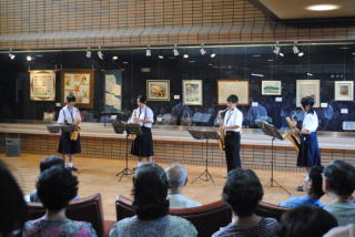 常盤松中学校「イエスタディ」演奏の様子の写真