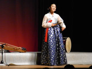 韓国のさまざまな楽器で演奏の写真