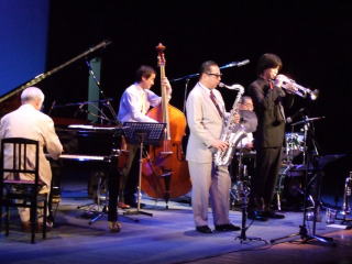 ジャズを演奏する奏者の写真