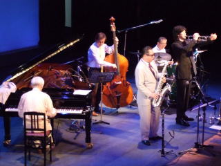 ジャズを演奏する奏者の写真