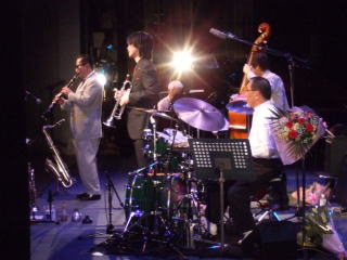 ジャズを演奏する奏者の写真