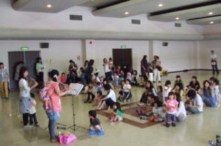 「ごほうび講座」4回目、生演奏でリラックスしている写真