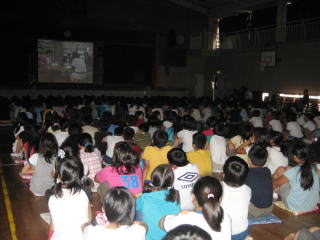 南流山小学校で上映の写真
