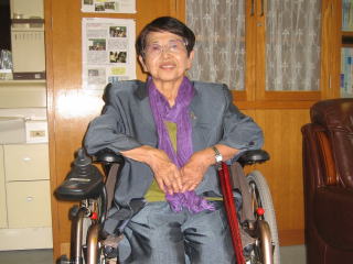 監督の槙坪夛鶴子さんの写真