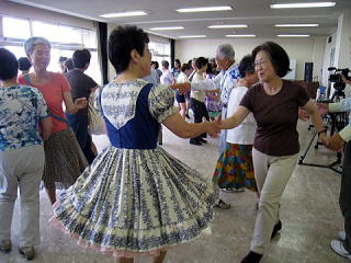 陽気なステップを