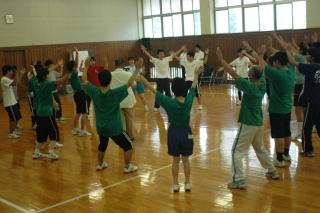 身体を大きく使って