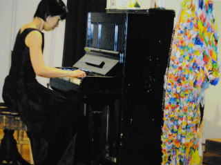ミサコのピアノと市川さんの写真