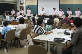 講師を務めるサイエンス夢工房の皆さんの写真