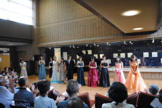 客席は溢れ大盛況