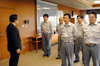 市長と緊急消防援助隊千葉県隊の写真
