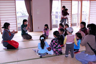 流山市子どもの読書推進の会のわらべ歌で遊ぼう