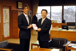 村上選手と井崎市長