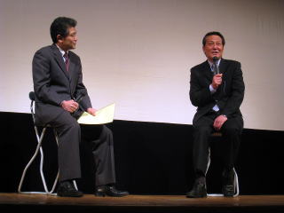 黒澤映画を語る隆さんの写真