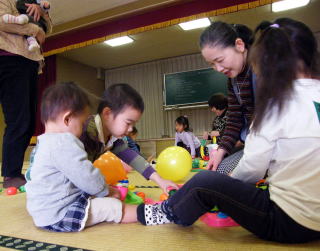 遊んでいる子どもたちの写真1