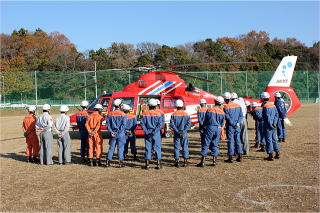 ヘリコプターとの上空指揮訓練