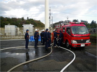 ポンプ車から中継送水