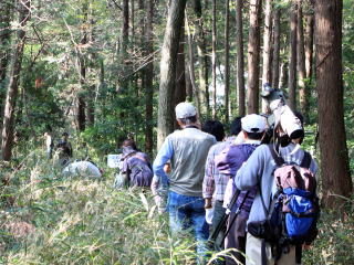 市野谷の森へ出発