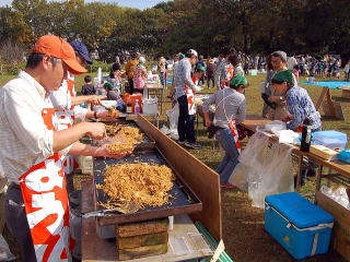 焼そばや焼きおにぎりも人気です