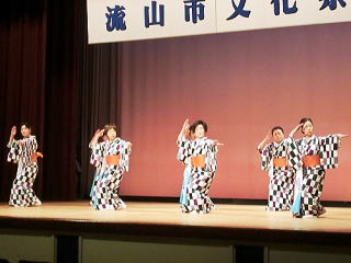 流山市文化協会舞踊部による日本舞踊