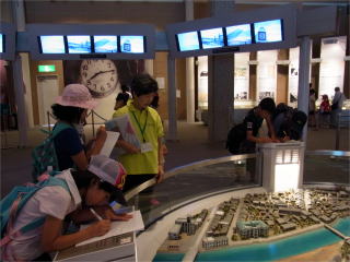 広島平和記念資料館を見学