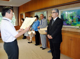 「厚生労働大臣特別表彰」の伝達式