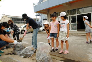 子どもたちも応援に