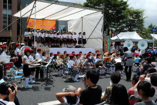 南流山小学校の演奏の写真