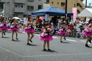 ダンスボックスの子どもたちによるダンスの写真