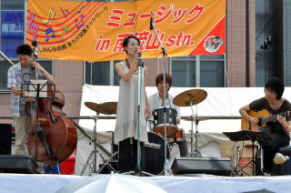 雨野亜希子カルテットがジャズライブ