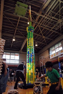 完成したレゴの巨大スカイツリータワー