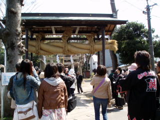大しめ縄で有名な赤城神社の写真