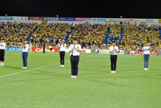 1万人以上の観客の前で演奏