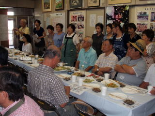 美田自治会館で懇親会