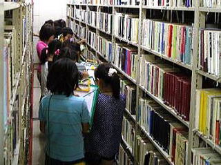 書庫の中を見学