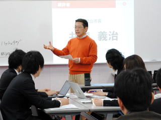 井崎市長が講評