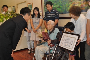 井崎市長からお祝いの言葉