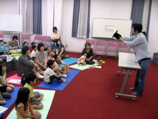 子どもおはなし会と映画会